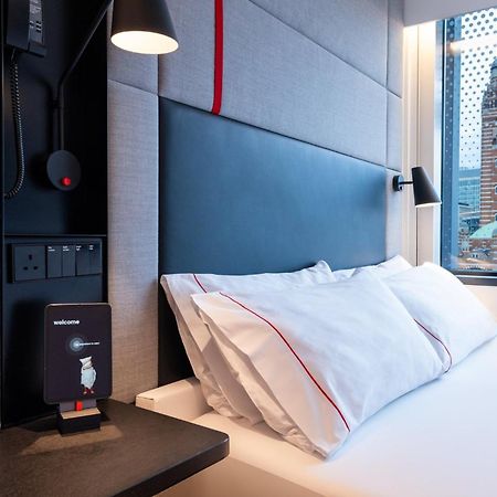 Citizenm London Victoria Station Hotel Bagian luar foto