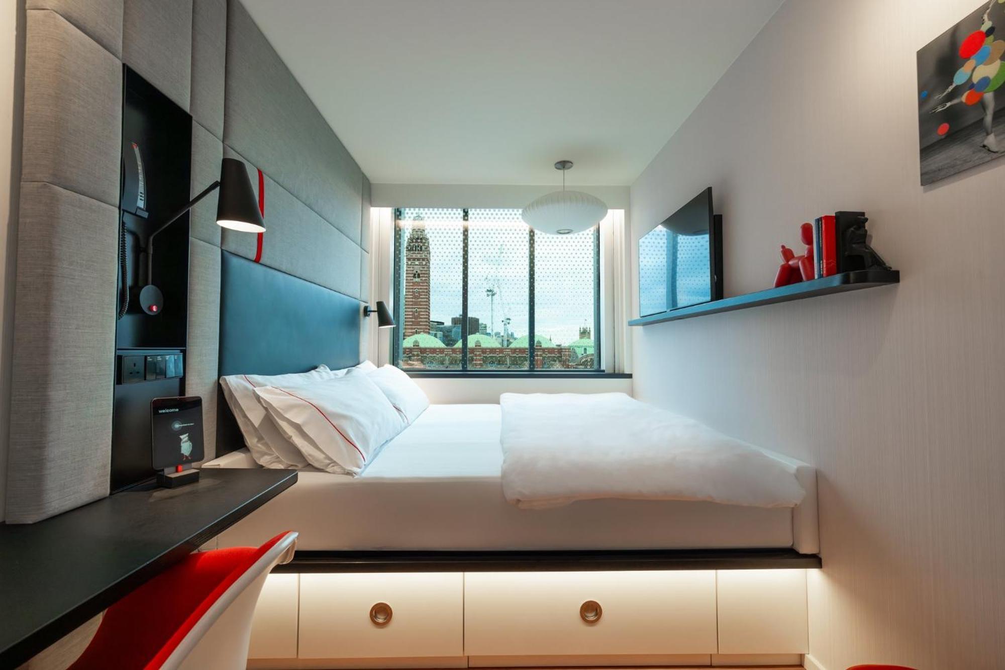 Citizenm London Victoria Station Hotel Bagian luar foto