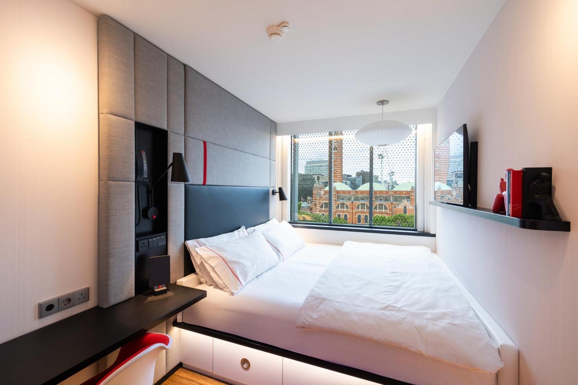 Citizenm London Victoria Station Hotel Bagian luar foto